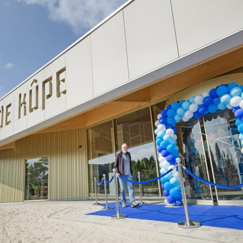 Nieuw zwembad De Kûpe in Buitenpost opent haar deuren