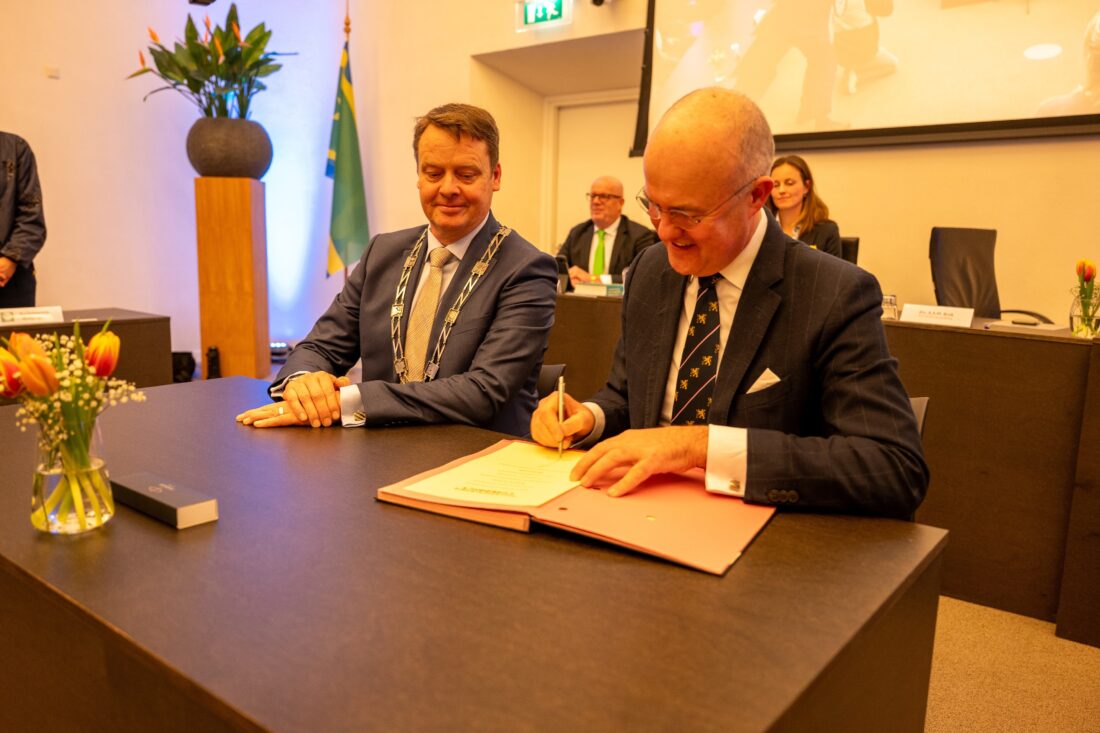 Johannes Kramer op ‘e nij ynstallearre as boargemaster gemeente Noardeast-Fryslân